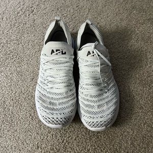 Men’s APL TechLoom Wave size 10
